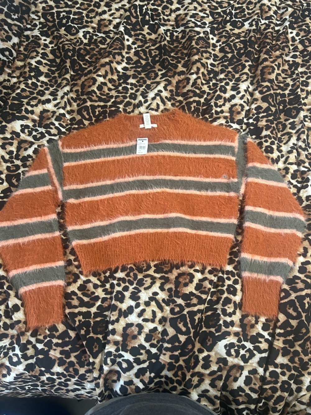 Full Tilt Fuzzy Cropped Crewneck Sweater in Rust, Gray & Pink